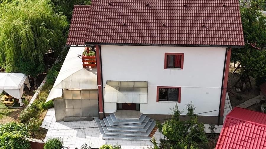 Casă cu 4 camere în Milcoiu