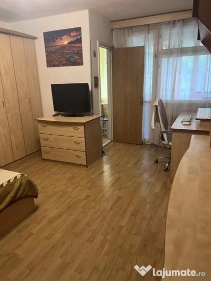 Garsonieră semidecomandată în Apărătorii Patriei