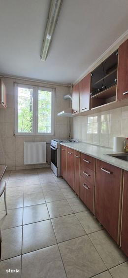 Apartament cu 3 camere decomandat în Berceni