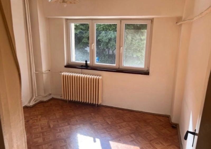 Apartament cu 2 camere decomandat în Moșilor