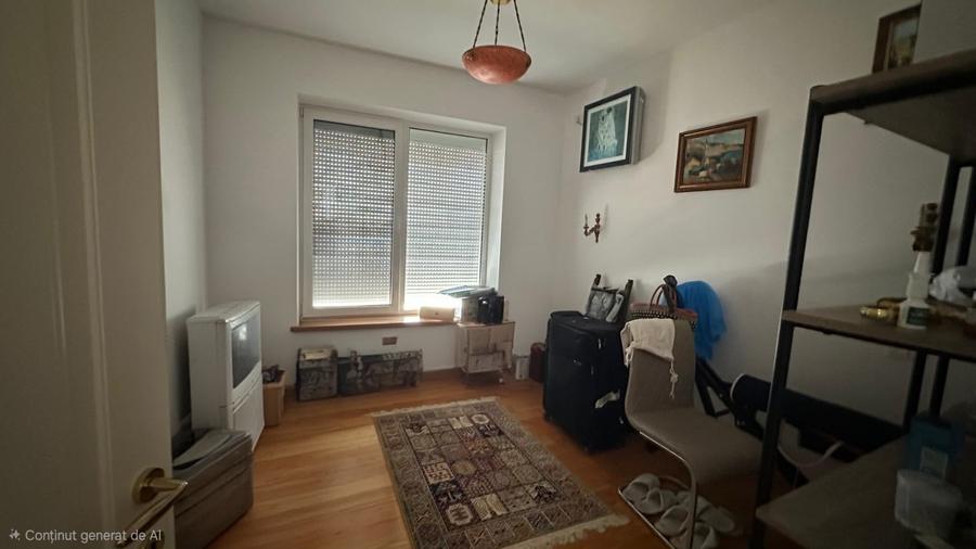 Apartament cu 5 camere decomandat în Faleza Nord