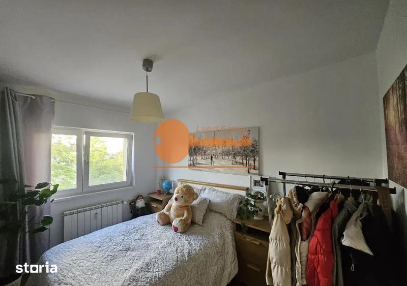 Apartament cu 4 camere semidecomandat în Tei