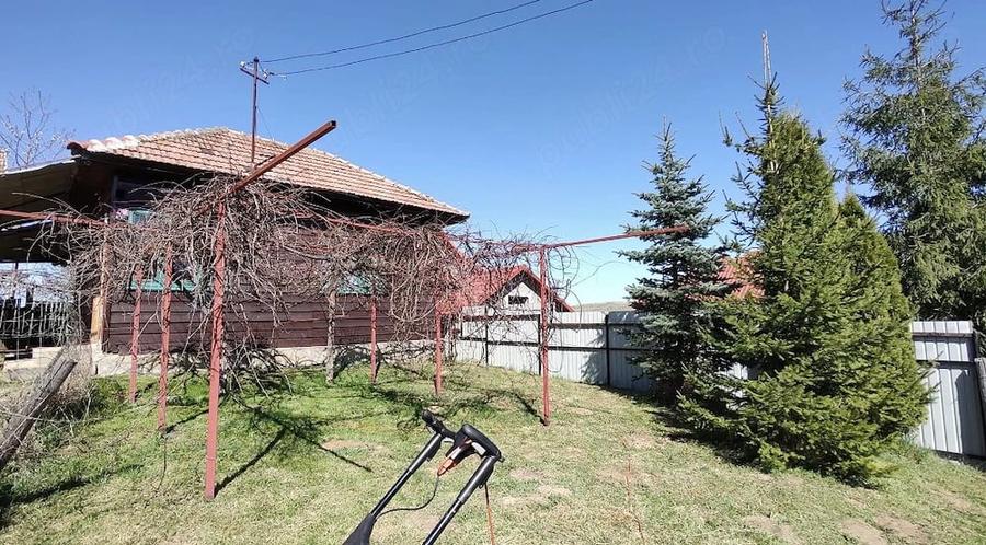 Casă cu 2 camere cu Teren 1500 Mp în Exterior Vest
