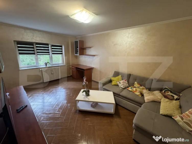 Apartament cu 4 camere decomandat, mobilat în Rovine