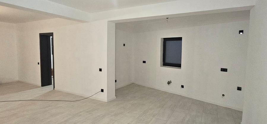 Casă individuală cu 4 camere cu Canalizare în Tineretului