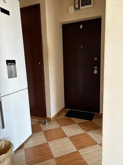 Apartament cu 3 camere semidecomandat în Obor
