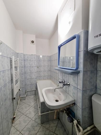 Garsonieră decomandată în