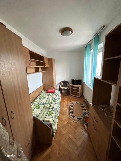 Apartament cu 3 camere semidecomandat în Gara