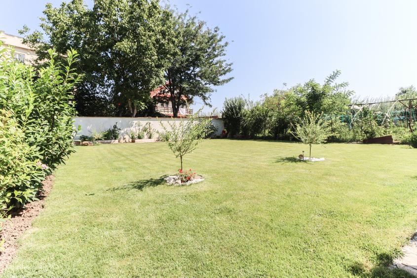 Duplex cu 4 camere cu Canalizare în 1 Decembrie