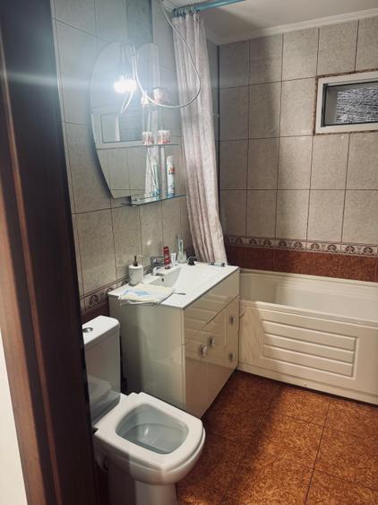 Apartament cu 3 camere decomandat în Steaua