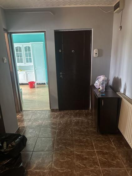 Apartament cu 3 camere decomandat în Tomești