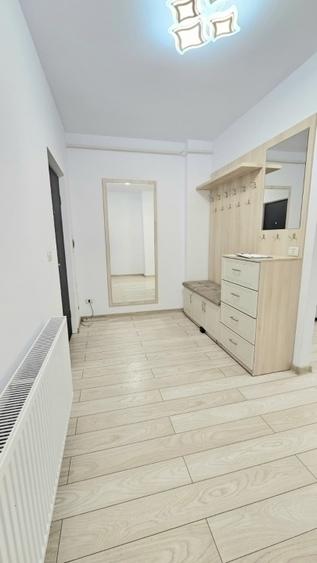 Apartament cu 3 camere semidecomandat în Cug