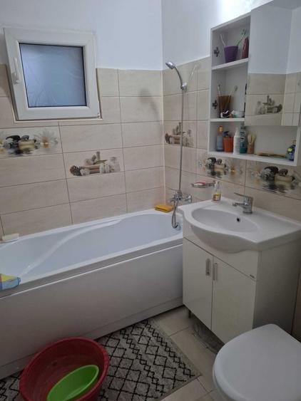 Apartament cu 3 camere decomandat în Exterior Vest