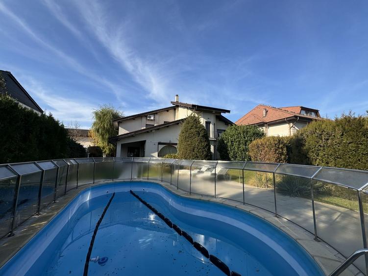 Casă individuală cu 6 camere cu Piscina în Iancu Nicolae