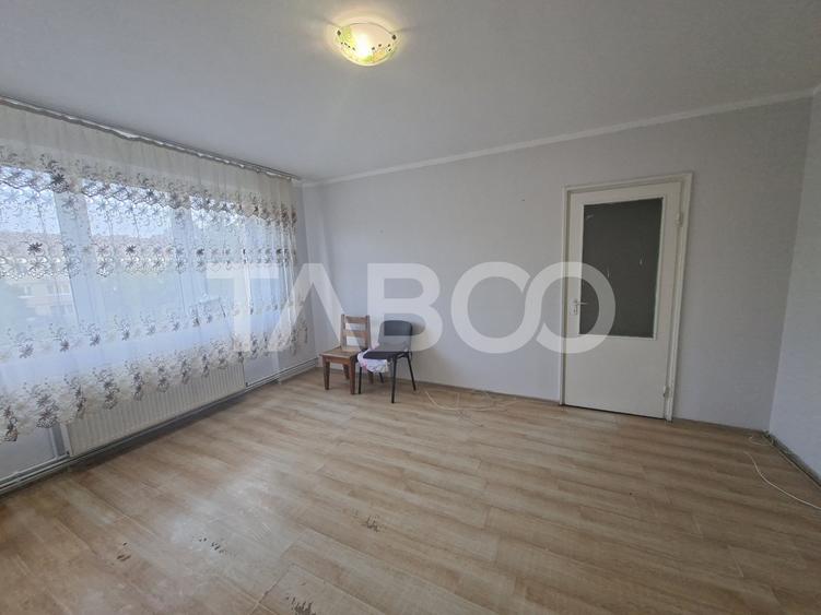 Apartament cu 2 camere semidecomandat, mobilat în Mihai Viteazul