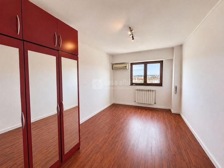 Apartament cu 3 camere decomandat în Alexandru cel Bun