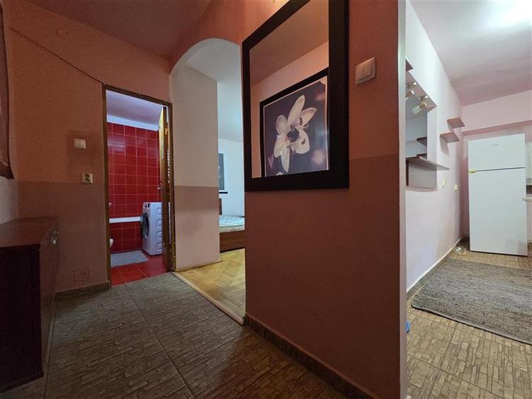 Garsoniera spatioasa de inchiriat str. De Mijloc - 11