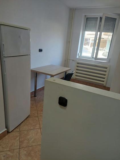 Apartament cu 2 camere semidecomandat în Calea Clujului