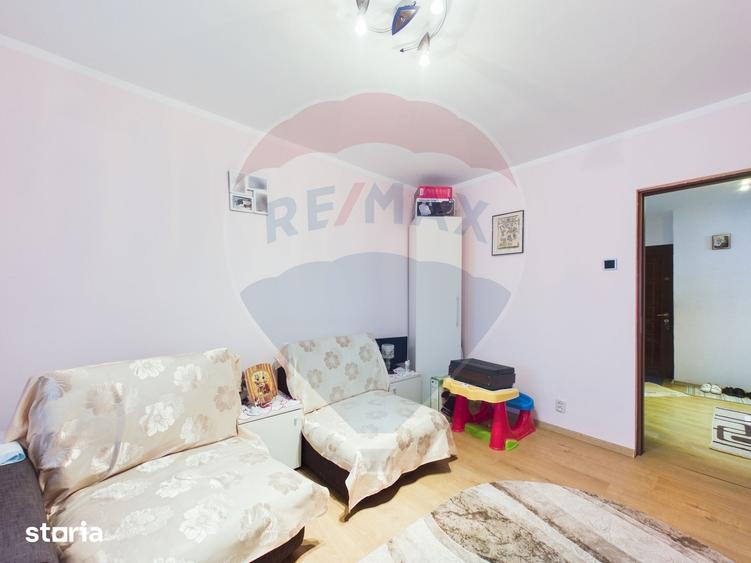 Apartament cu 4 camere decomandat în Rahova