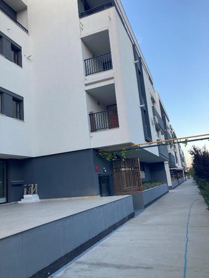 Apartament cu 2 camere semidecomandat, mobilat în Central