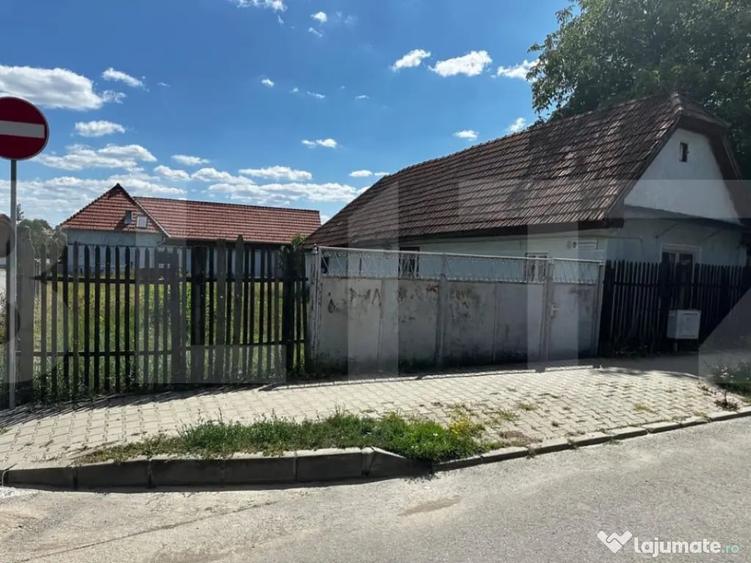 Casă cu 2 camere cu Teren 680 Mp în Simeria