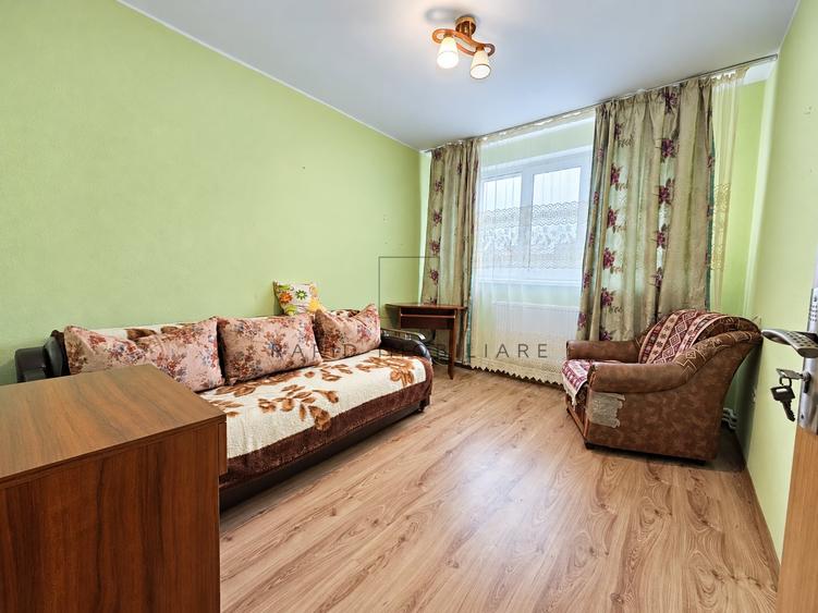 Apartament cu 3 camere în Micro 20
