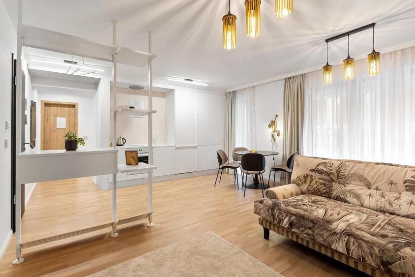 Apartament cu 2 camere decomandat, mobilat în Central