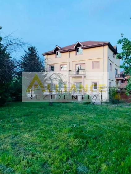 Casă individuală cu 14 camere cu Canalizare în Cățelu