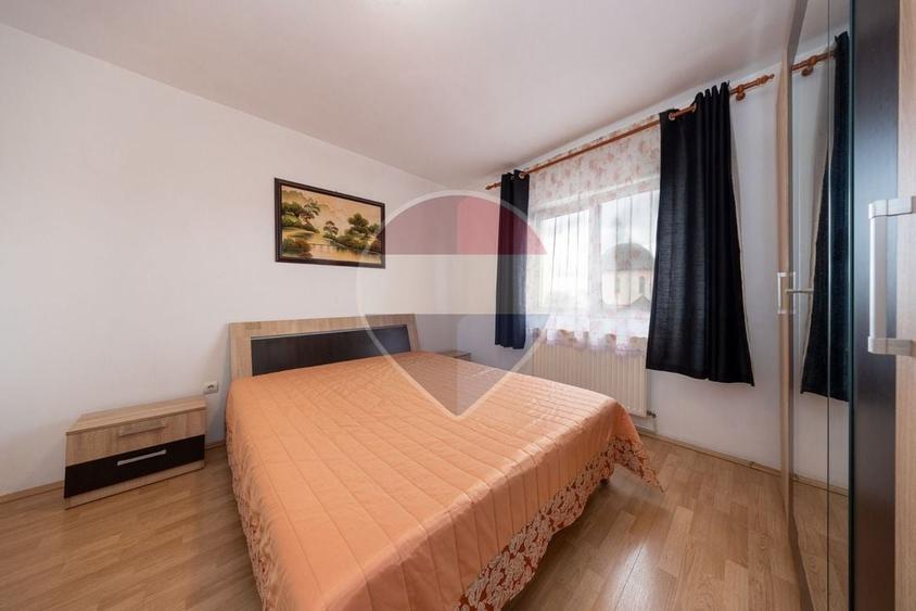 Apartament cu 3 camere decomandat, mobilat în Tractorul