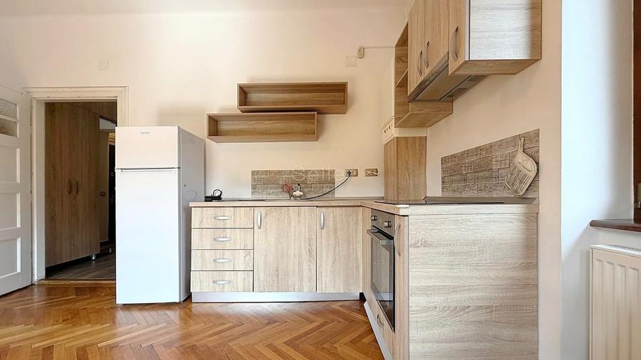 Apartament cu 2 camere semidecomandat, mobilat în Centrul Civic