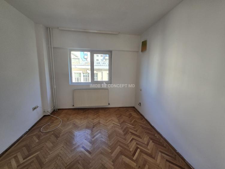 Apartament cu 3 camere decomandat în P-ța Mihai Viteazu