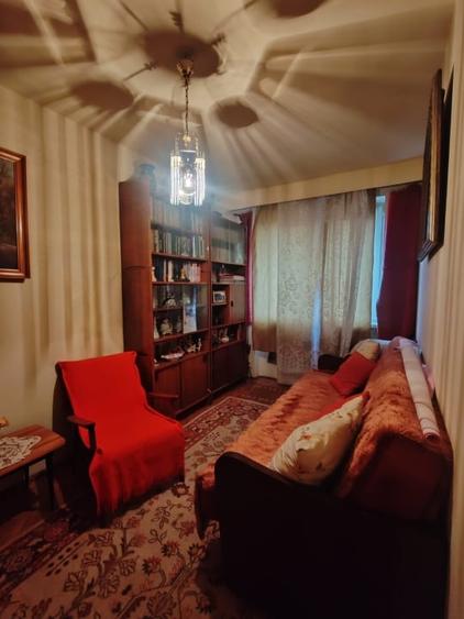 Apartament cu 4 camere decomandat, mobilat în Săsar
