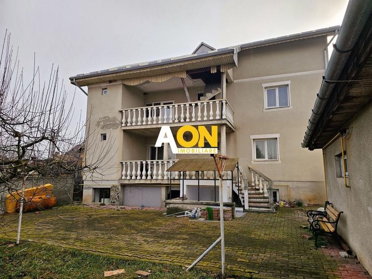 Casă individuală cu 10 camere cu Canalizare în Bărăbanț
