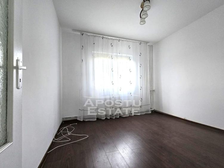 Apartament cu 4 camere decomandat, mobilat în Lipovei