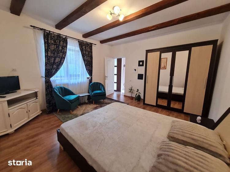 Garsonieră decomandată în Schei