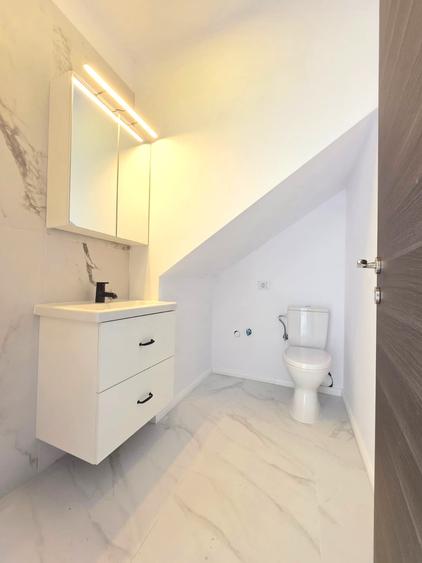 Apartament cu 3 camere semidecomandat în Giurgiului