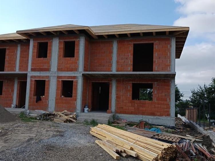 Duplex cu 3 camere cu Teren 250 Mp în Exterior Vest