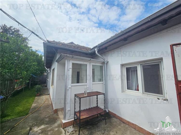 Casă individuală cu 4 camere cu Canalizare în Roșu