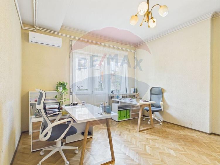 Apartament cu 5 camere decomandat în Cotroceni