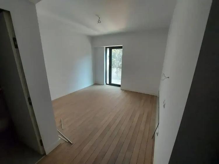 Apartament cu 3 camere decomandat în 13 Septembrie