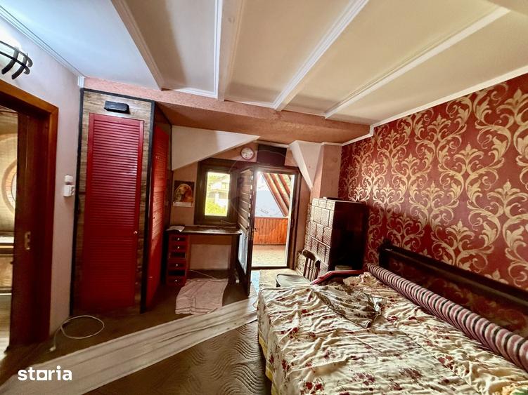 Casă cu 9 camere cu Teren 500 Mp în Central