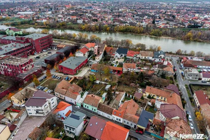 Casă cu 4 camere cu Teren 752 Mp în Malul Mureșului