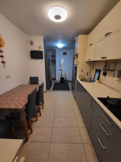 Apartament cu 3 camere decomandat în Dristor