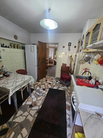 Apartament cu 4 camere decomandat în Central