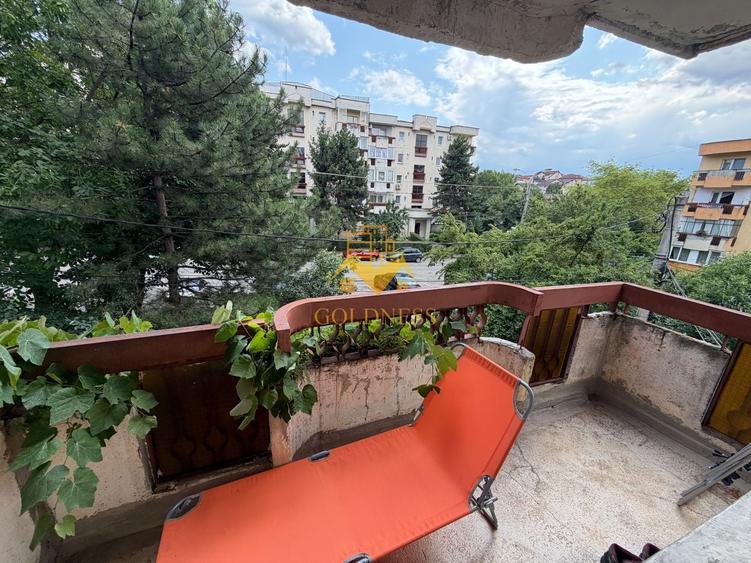 Apartament cu 3 camere semidecomandat, mobilat în Zorilor
