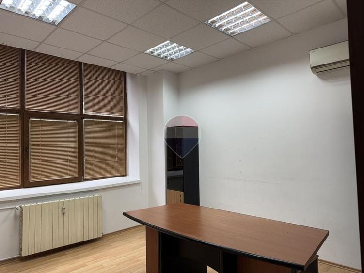 Spațiu comercial, de 304 mp, în Grivița