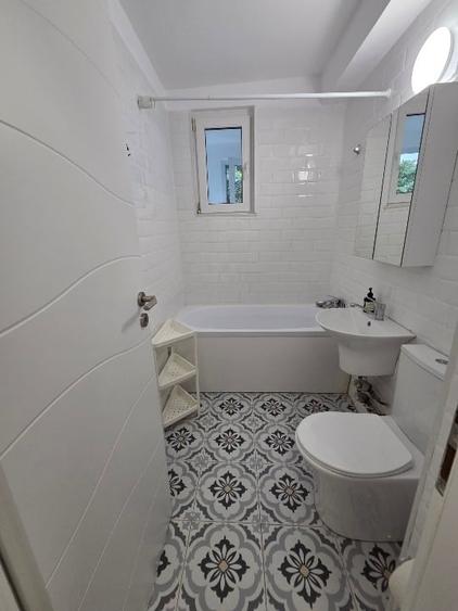 Apartament cu 3 camere semidecomandat, mobilat în Obor
