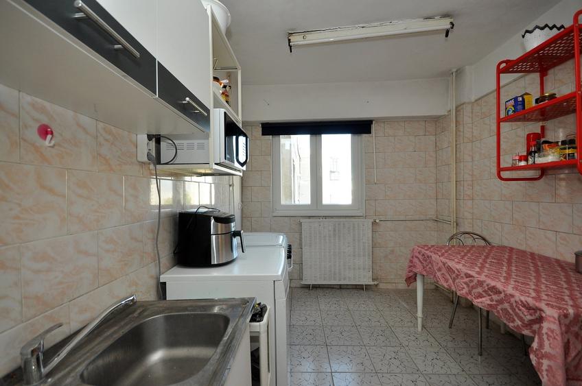Apartament cu 3 camere decomandat în Militari
