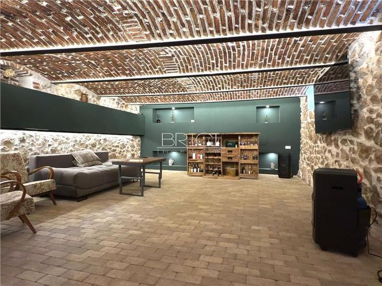 Casă individuală cu 4 camere cu Teren 454 Mp în Central