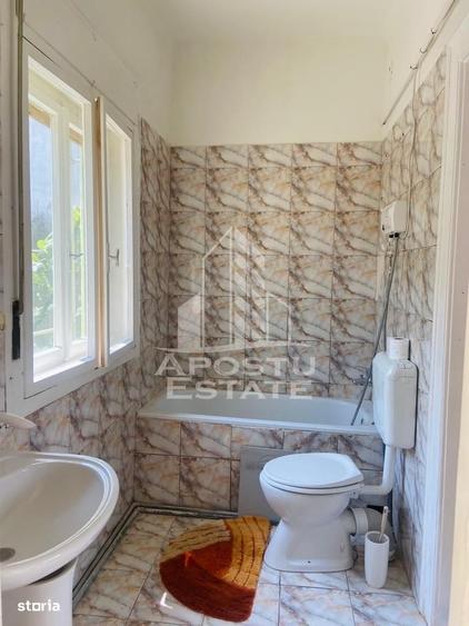 Casă cu 3 camere cu Canalizare în Central